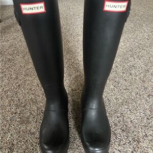 Hunter Classic Black Waterproof Boots with Hunter Boot Liners